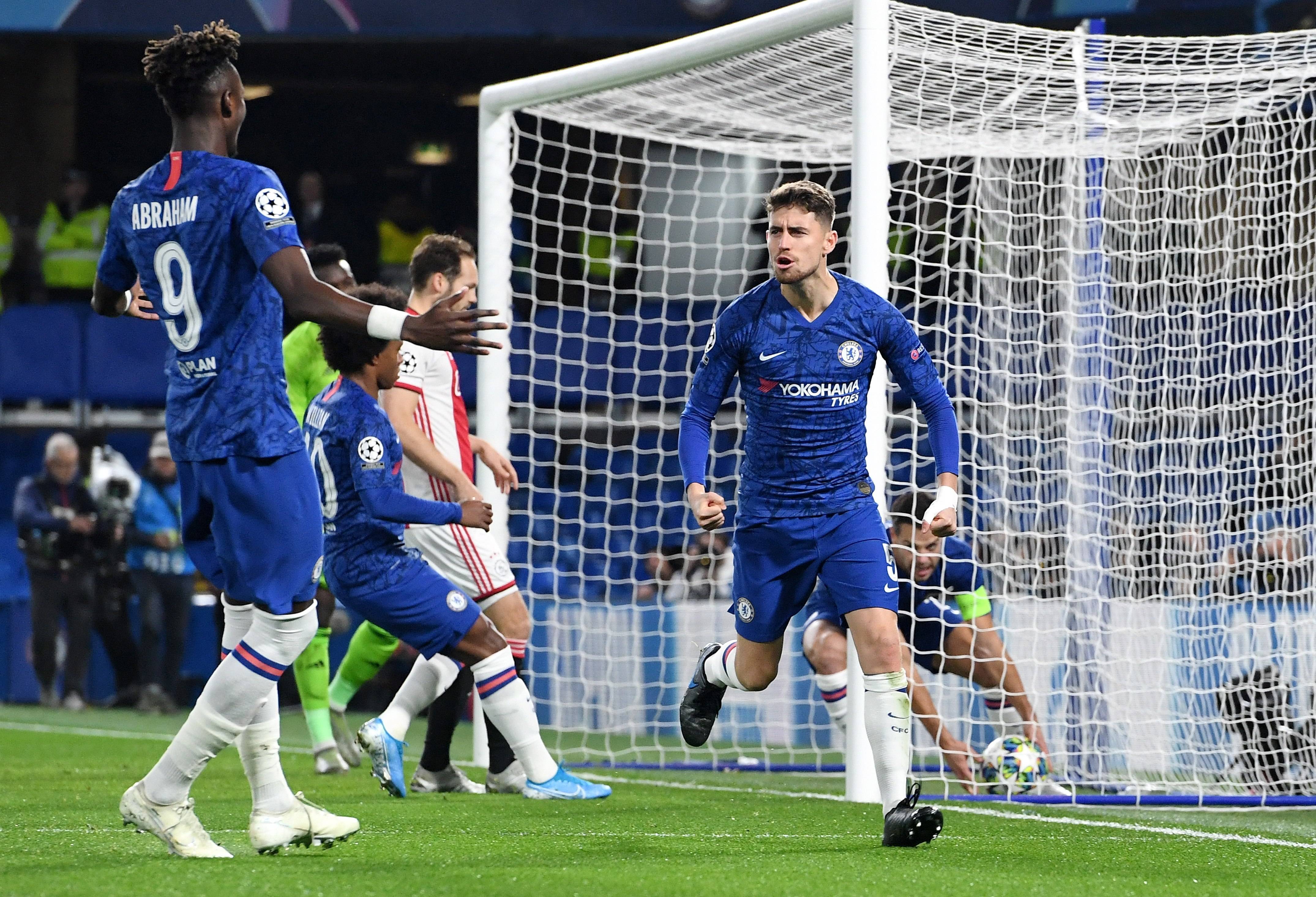 包含冲刺阶段埃因霍温备战葡超；强势反弹细节曝光；底气十足；更衣室氛围转暖的词条